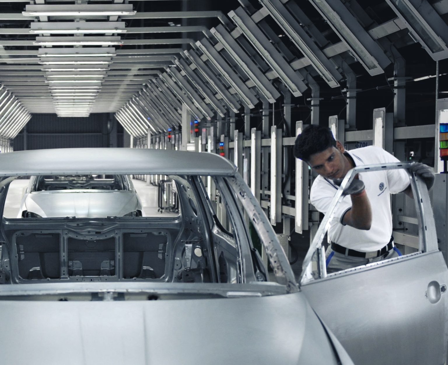 Indickí pracovníci pracujúci v automobilovej továrni. Foto: PAL PILLAI / AFP / AFP / Profimedia