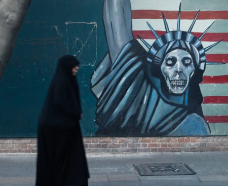 Irán hrozí útokom na americké základne v okolitých krajinách, ak ho USA napadnú