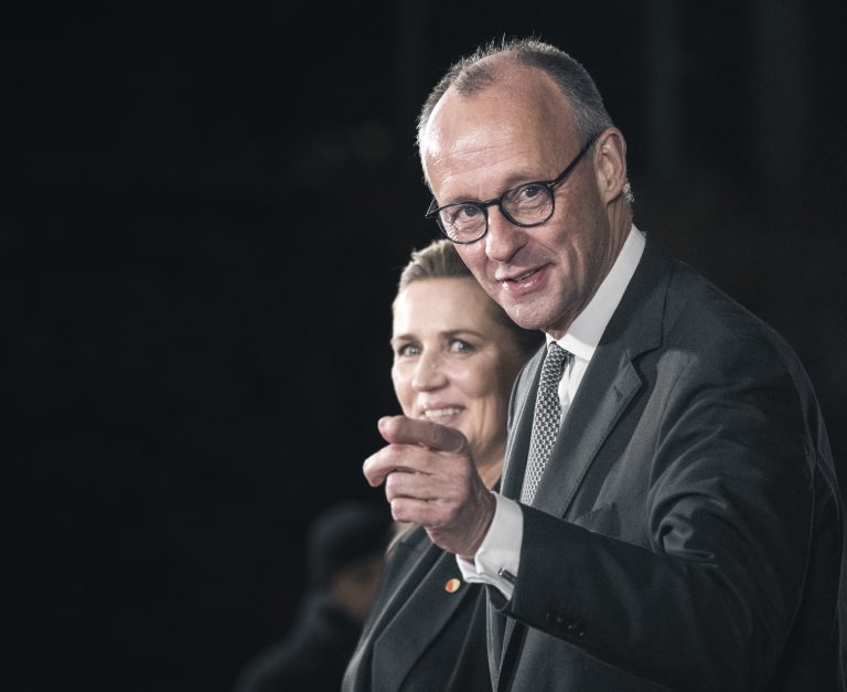 Nemecký kancelár Friedrich Merz a dánska premiérka Mette Frederiksenová. Foto: Nadja Wohlleben/Getty Images