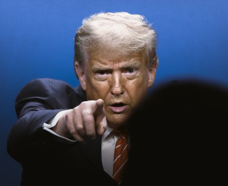 Trump sa chce stretnúť s lídrami svetového biznisu. Do Davosu smeruje aj Putinov emisár