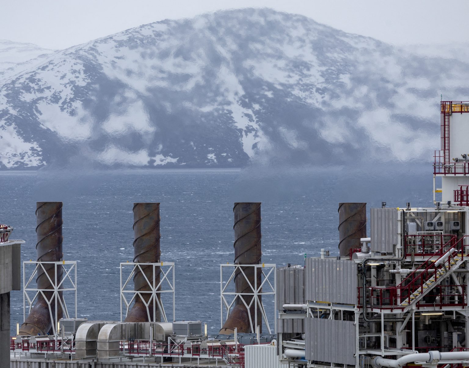 Emissionen aus der größten Flüssiggasfabrik Westeuropas stehen sinnbildlich für die industriellen Herausforderungen der europäischen Klimapolitik. Foto: Lisi Niesner/File Photo/Reuters