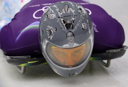 Ukrajincovi na olympiáde zakázali nosiť prilbu so zobrazením obetí vojny s Ruskom