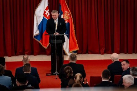 Fico podporil Vučića a kritizoval prístup EÚ k Srbsku