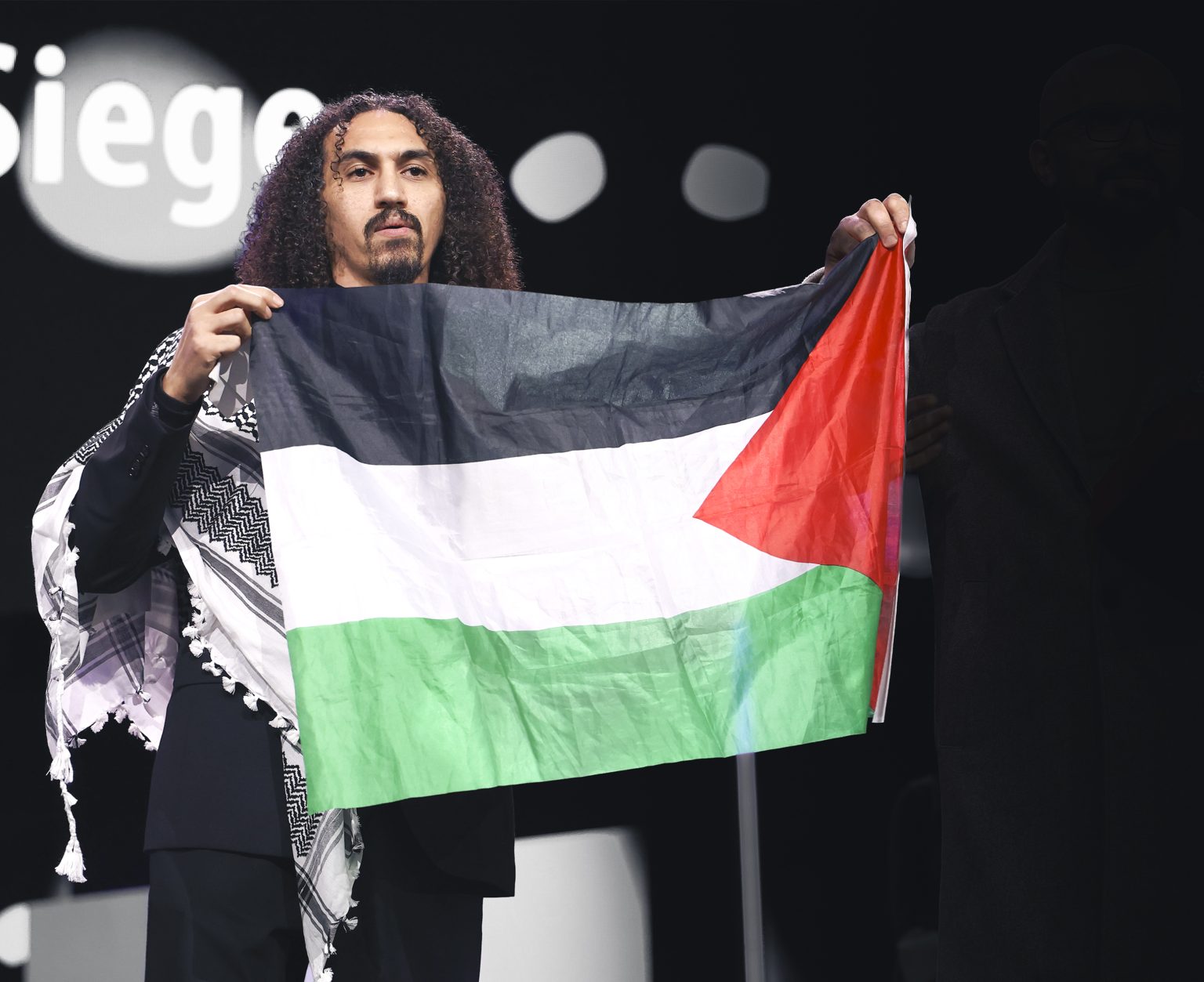 Kontroverzia okolo Abdallaha Alkhatiba upriamuje pozornosť na širší kontext. Foto: Arturo Holmes/Getty Images
