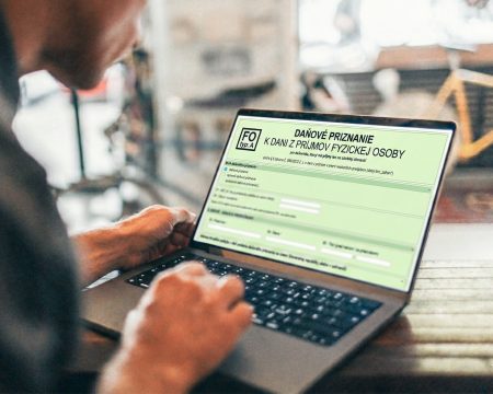Pokuta za zmeškanie lehoty sa šplhá na 16-tisíc eur. Čo treba vedieť o daniach za rok 2025
