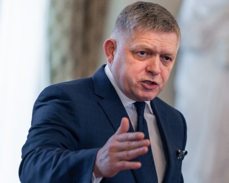 Premiér v pondelok požiada SEPS o stopnutie dodávok elektriny Ukrajine