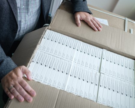 Firmy si rozdeľovali obstarávania na lieky pre štátnu zdravotnú poisťovňu. Jedna z nich sa priznala