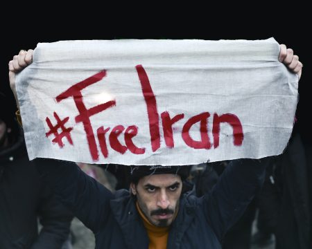 Nová vlna protestov v Iráne. Spoliehajú sa demonštranti na vojnu?