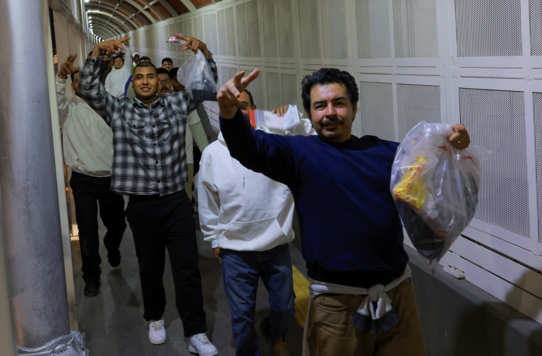 Súd v USA odmietol povinné zadržiavanie migrantov bez kaucie