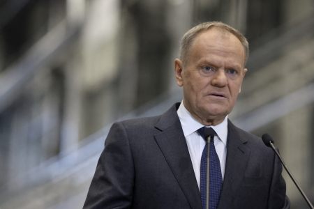 Tusk obchádza veto. Poľsko plánuje čerpať peniaze EÚ na armádu