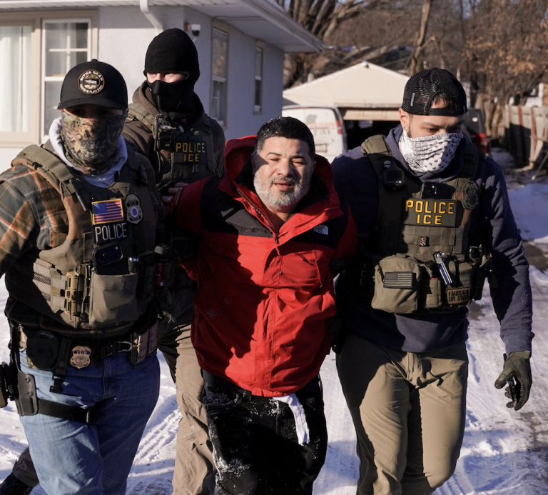 Microsoft odmieta, že imigračný úrad sleduje civilistov ich platformou