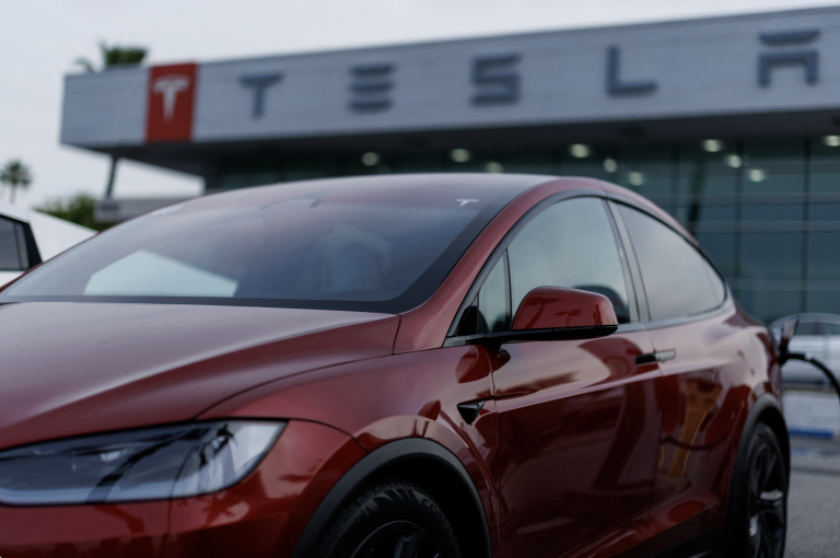 Tesla je vinná za nehodu autopilota, pri ktorej zomrela žena