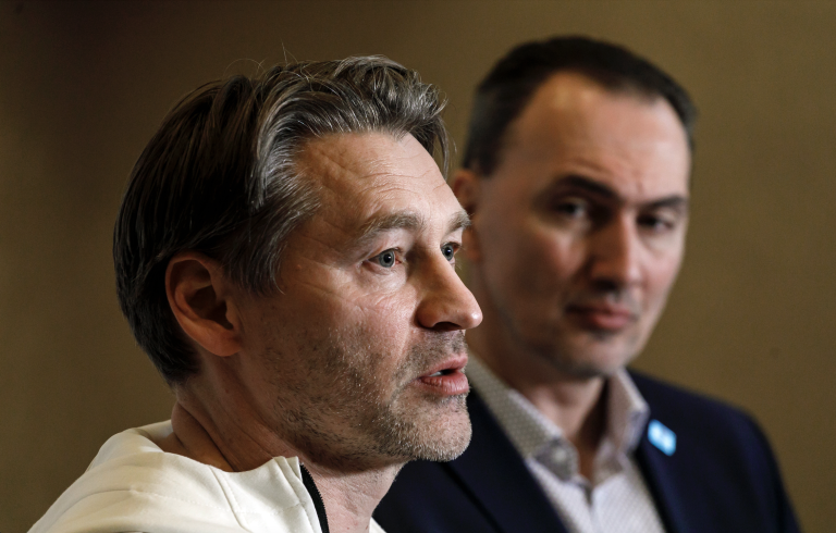 Sprava prezident SZĽH a generálny manažér reprezentácie Miroslav Šatan a hlavný tréner Vladimír Országh. Foto: Dano Veselský/TASR