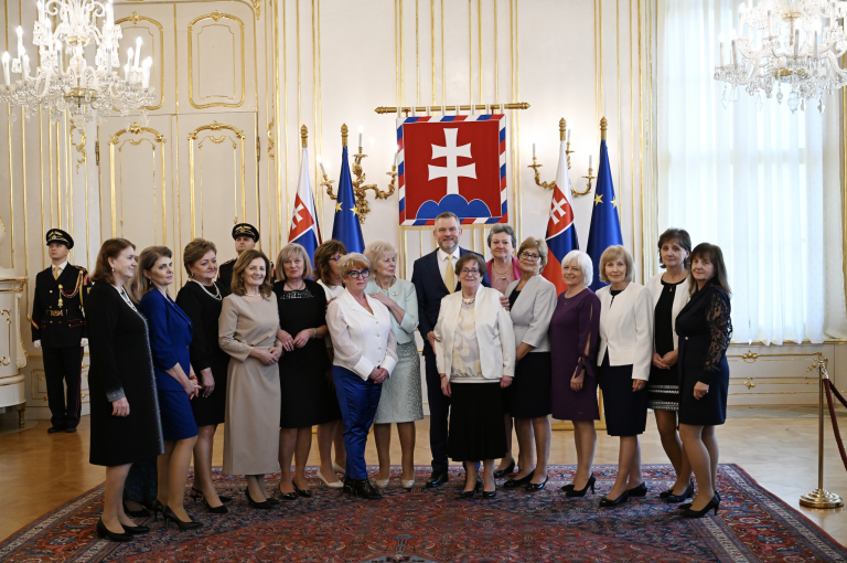 Prezident Pellegrini hovoril so ženami aj o generačnom napätí