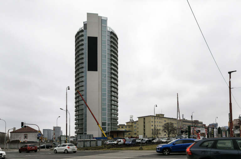 Kaliňák obhajuje pisoáre v Kukurici, pripúšťa problém s LED-kou