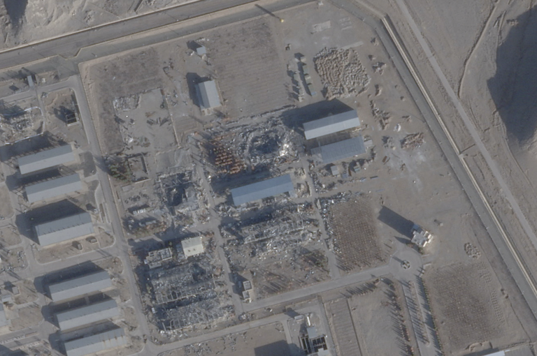 Irán čelí tlaku pre obmedzený prístup inšpektorov OSN