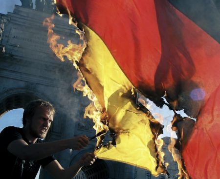 Nemecko samo seba bičuje. Preberú túto vlastnosť aj migranti?