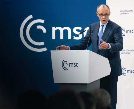 Merz na konferencii v Bavorsku: Európa potrebuje vlastný jadrový dáždnik