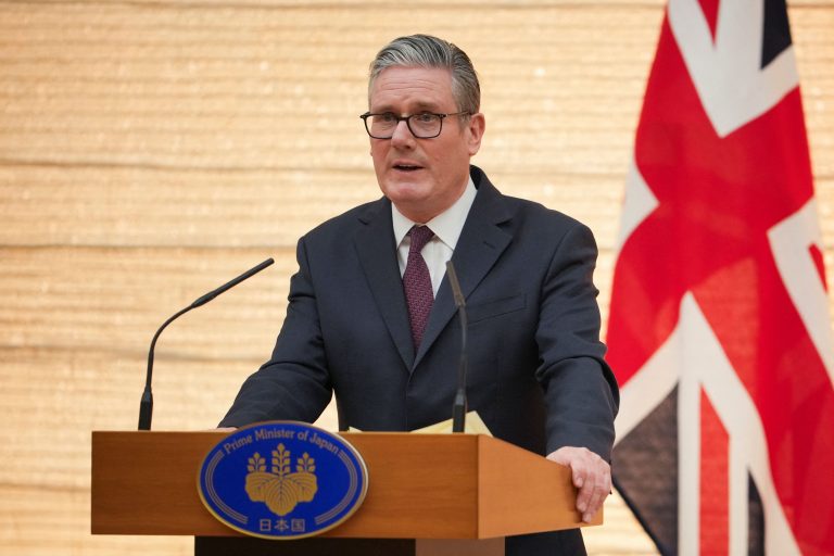 Starmer po telefonáte s Trumpom: Putinove útoky sú barbarské