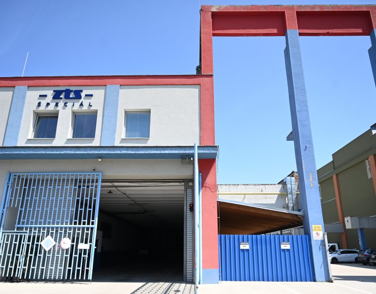 Youtuberi prenikli do zbrojovky v Dubnici. Dostali sa až k húfniciam