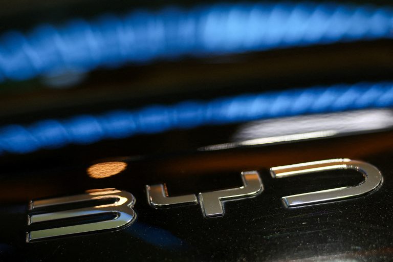 Úplné dobitie za 12 minút. Automobilka BYD predstavila novú batériu