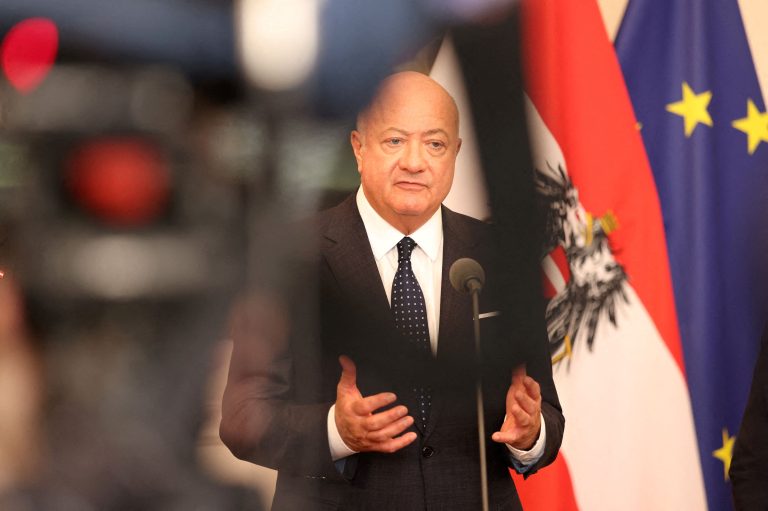 Rakúska vláda chce znížiť daň z pohonných látok