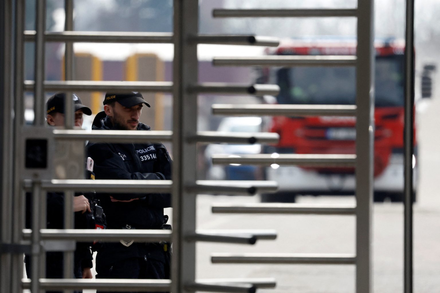Tor des Industriegebiets des Unternehmens LPP Holding in Pardubice. Foto: David W. Cerny/Reuters