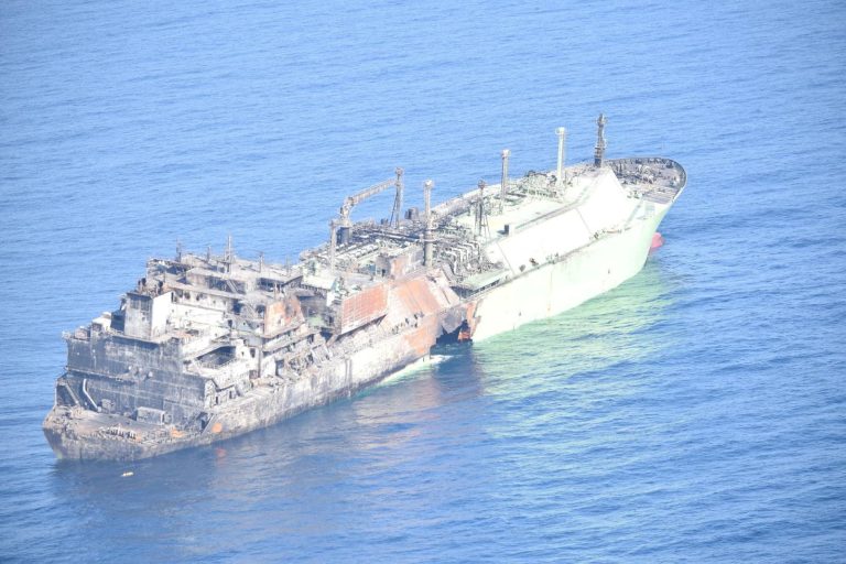 Líbya odťahuje od svojich brehov opustený ruský tanker