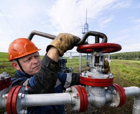 Útok na Irán v plnej nahote ukázal, prečo sa Maďari a Slováci nechcú vzdať ruských energií