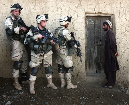 Po komunistoch prišli kapitalisti. Invázia NATO do Afganistanu