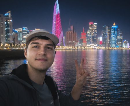 Slovák Deniz z katarskej Dauhy: Počul som explózie a na oblohe videl stopy po výbuchoch