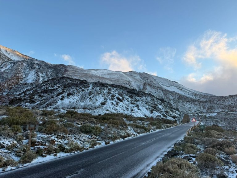 Tenerife sa pripravuje na búrku Theresu, v horách už napadol sneh