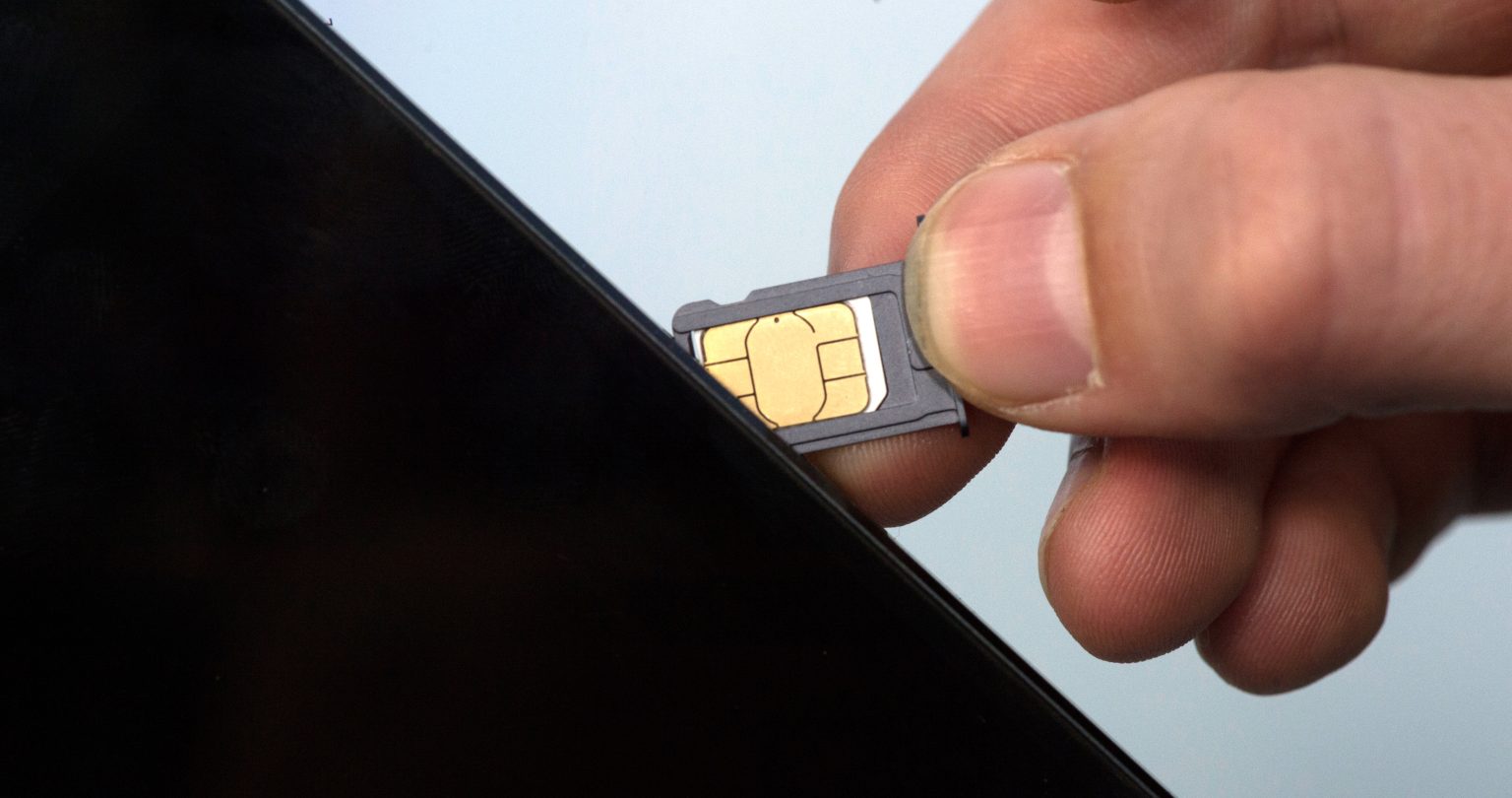SIM karta sa stáva identifikačným prostriedkom, keďže Mexiko prechádza na prepojenie každého mobilného čísla s overenou identitou. Foto: Paul Zinken/picture alliance via Getty Images
