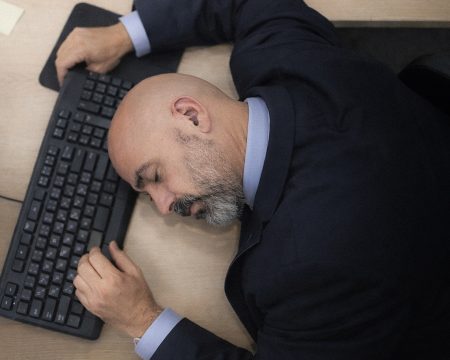 Zamestnanci strácajú vzťah k firmám, kde pracujú. Chyba nemusí byť v nich, ukazuje prieskum