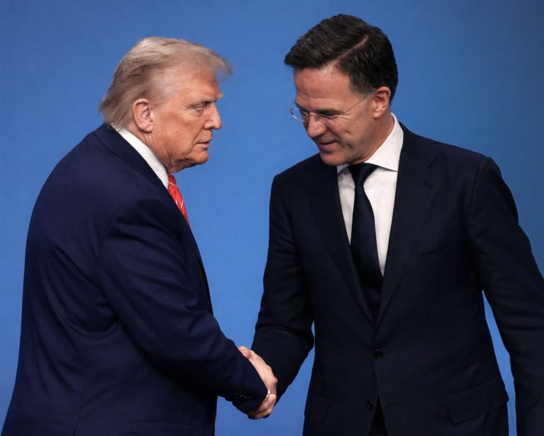Donal Trump a Mark Rutte. Foto: Jakub Porzycki/NurPhoto via Getty Images