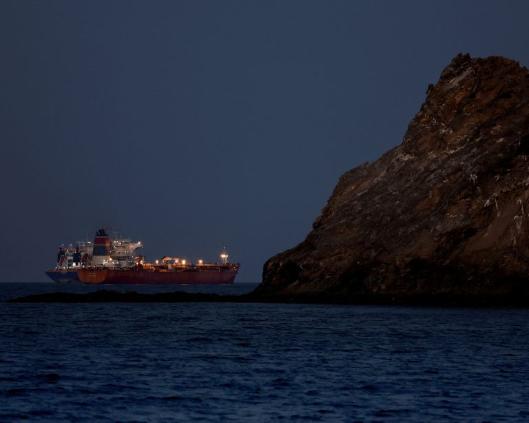 Dva indické tankery s LNG preplávali Hormuzský prieliv