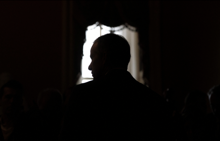 „Nikto nechce bojovať za Izrael.“ Protestujúcemu veteránovi zlomili ruku