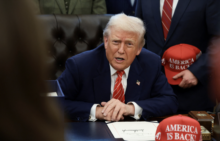 Trump: Hormuzský prieliv ostane otvorený, iránske námorníctvo je na dne