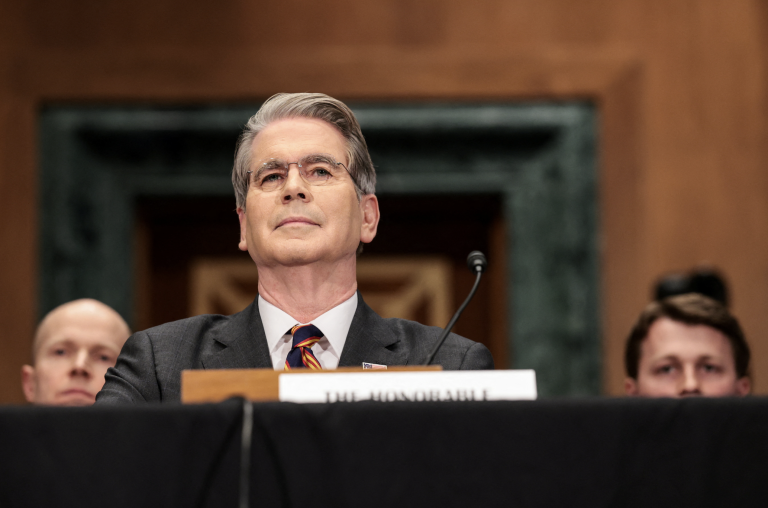 Bessent: USA zvýšia globálne clá na 15 percent už tento týždeň