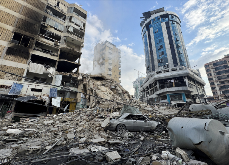 Iránski diplomati opúšťajú Libanon, Izrael útočil blízko ambasády