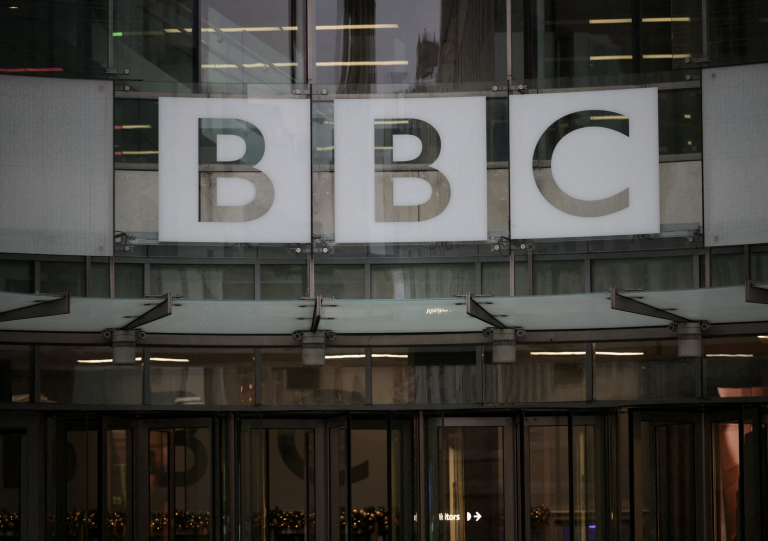 BBC oficiálne požiadala o zamietnutie žaloby Trumpa