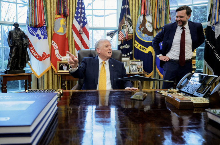 Vance v otázke vojny s Iránom dôveruje Trumpovi