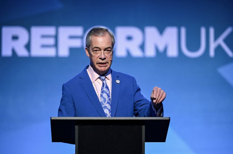 Británia chce zaviesť limit na zahraničné politické dary