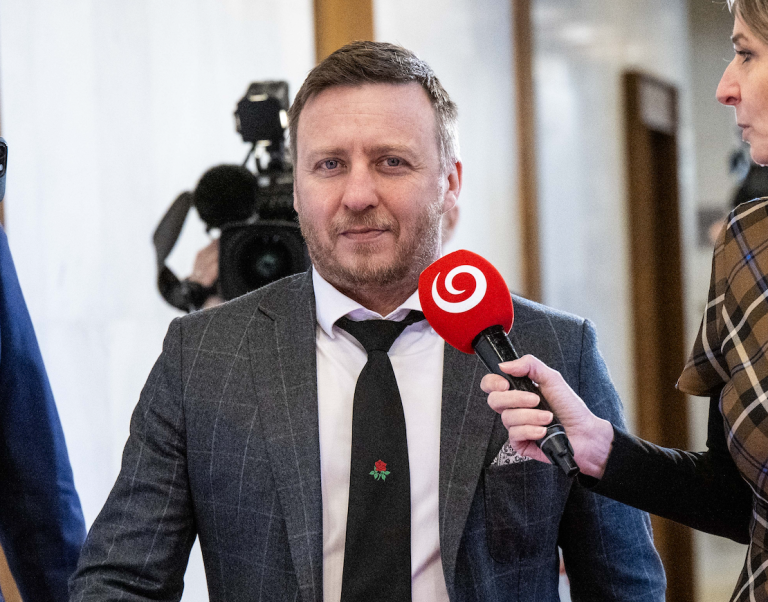 Kotlár spochybňuje analýzu o vakcínach, akadémia ju bráni