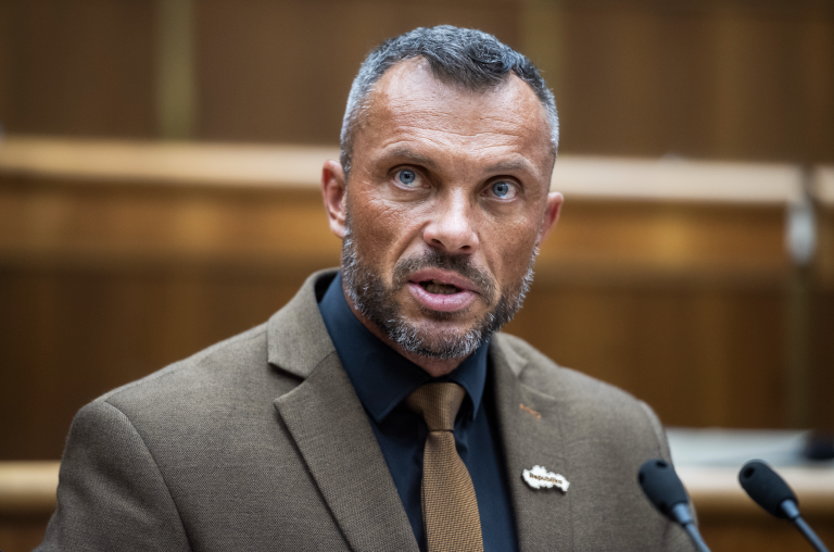 Suja zabojuje o funkciu banskobystrického župana