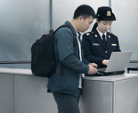 Hongkong chce nariadiť zverejnenie hesla pre digitálne zariadenia