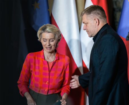 Fico rokoval o Družbe s von der Leyenovou. Komisia je na strane Slovenska