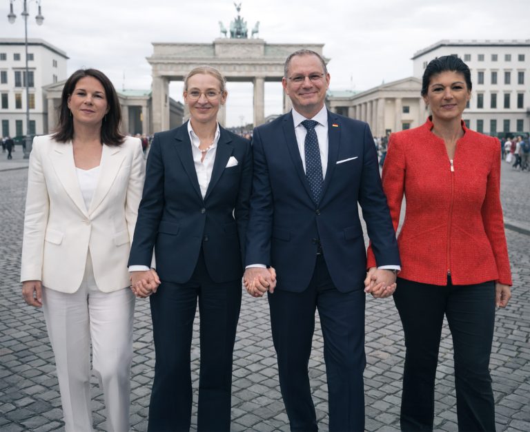 The left and the right united: never before have Annalena Baerbock of the Greens, Alice Weidel and Tino Chrupalla of the AfD and Sahra Wagenknecht, founder of the BSW, appeared as aligned as they are now in invoking international law and denouncing the Americans and Israelis over their actions against Iran. The image was generated with the assistance of artificial intelligence. Photo: AI