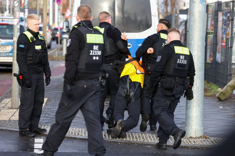 Nemecko zadržalo dvojicu podozrivú zo špionáže pre Rusko