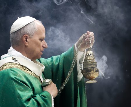 The Pope Seeks to Ease Divisions Over the Traditional Mass